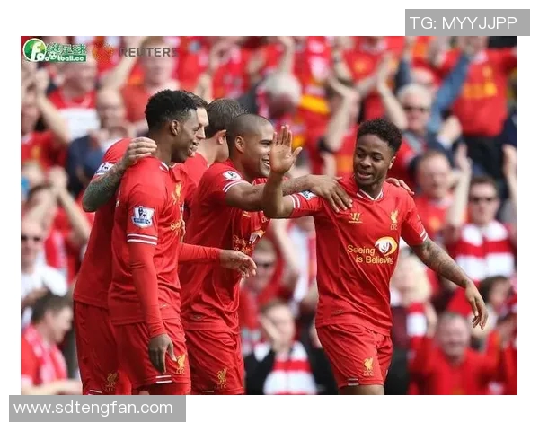 足球明星亲吻记者瞬间引发热议背后的故事与反响 足球明星亲吻记者瞬间引发热议背后的故事与反响