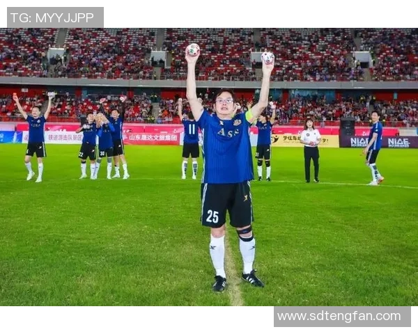 内向性格的足球明星们如何在绿茵场上展现自我与魅力