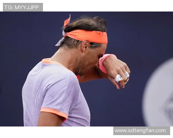 大花臂足球明星的传奇人生与赛场风采揭秘 大花臂足球明星的传奇人生与赛场风采揭秘