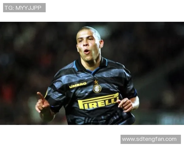 高清足球明星卫星人图片展示探索运动与科技的完美结合 高清足球明星卫星人图片展示探索运动与科技的完美结合