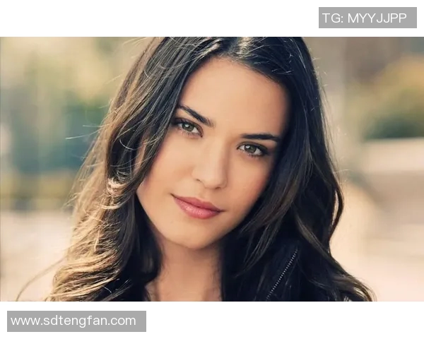 意大利足球明星与美女的完美瞬间尽在这里，感受魅力与激情的交汇