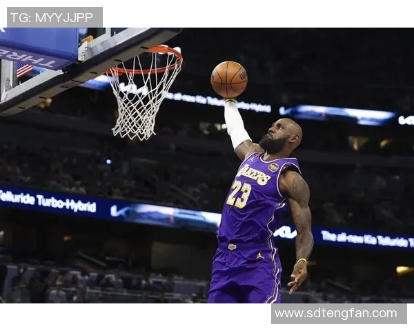 篮球巨星詹姆斯的辉煌生涯与精彩瞬间全景介绍 篮球巨星詹姆斯的辉煌生涯与精彩瞬间全景介绍